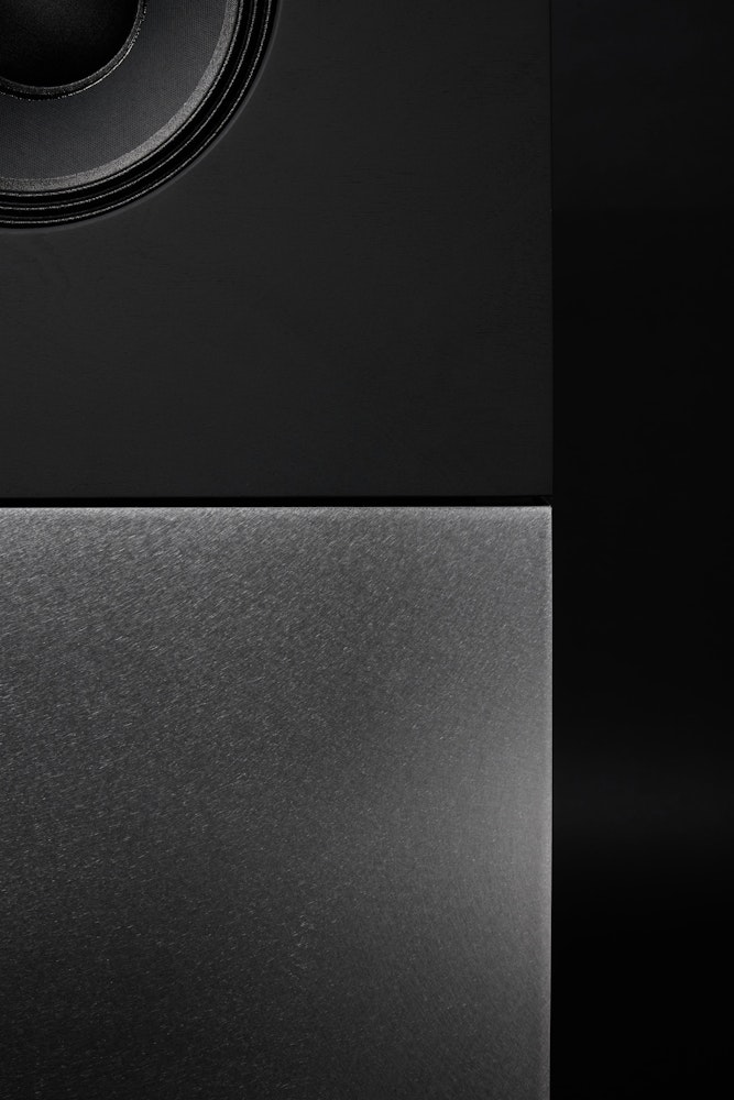 <p>アナログRCAやオプティカルなど複数端子で簡単接続。ターンテーブルやストリーマーにも直接繋げられ、日常的な音楽体験が拡張できる。</p>