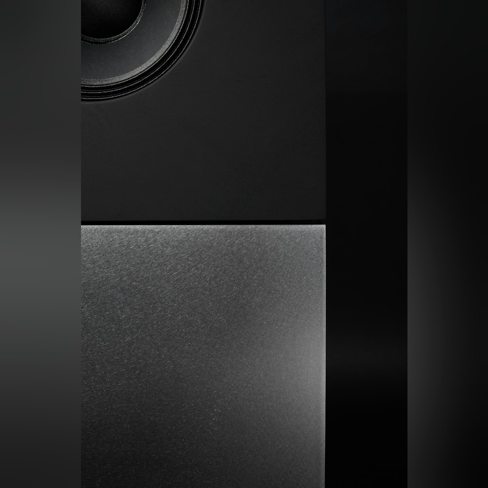 <p>アナログRCAやオプティカルなど複数端子で簡単接続。ターンテーブルやストリーマーにも直接繋げられ、日常的な音楽体験が拡張できる。</p>