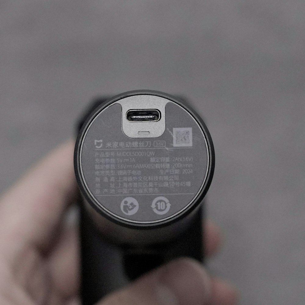 <p>汎用性の高いUSB Type-C充電に対応。スマホの充電器やモバイルバッテリーでもOK。</p>