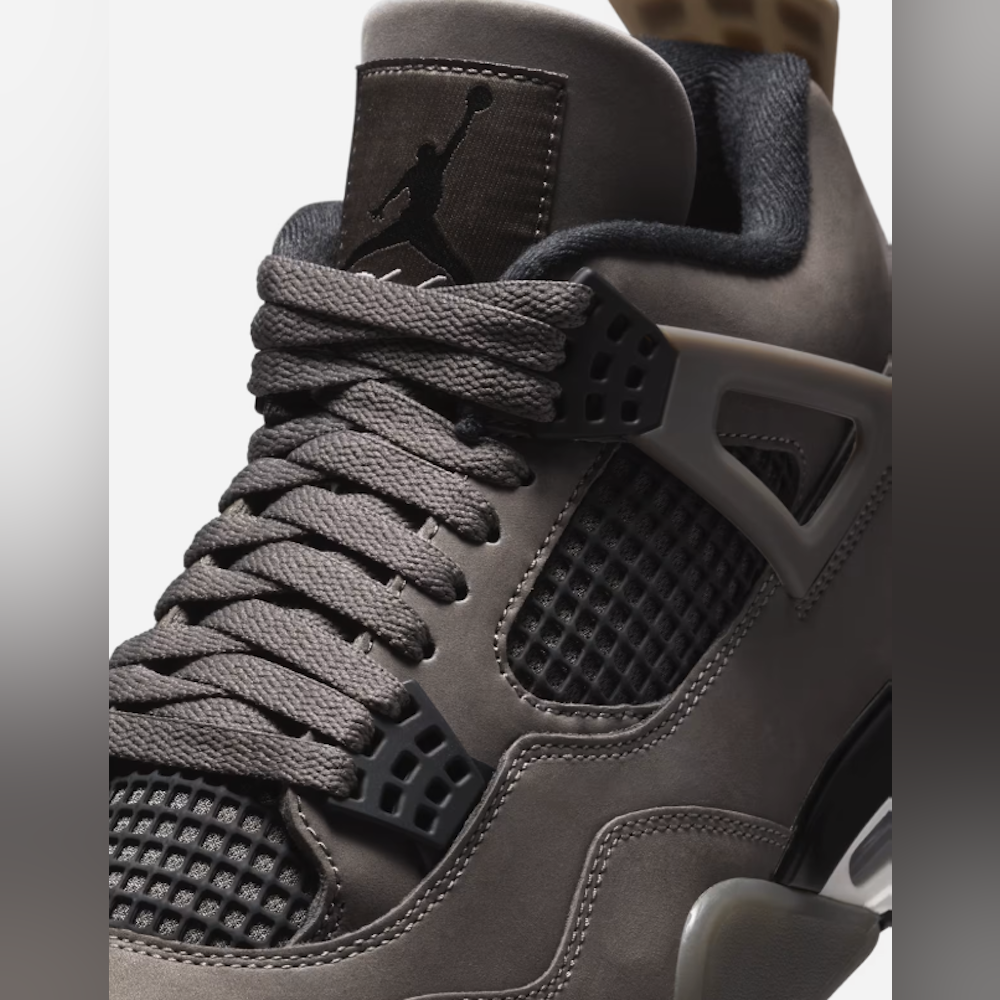 <p>ニュートラルなトーンにブラックのアクセントが入る配色により、デイリーウェア/ストリートウェアに対応。デニム、カーゴ、チノ、ジャケットと合わせやすい。一足で複数のスタイルに活用可能。</p>