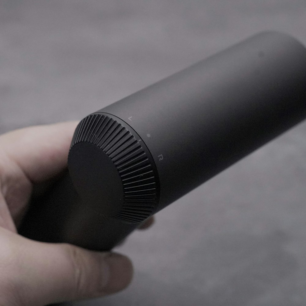 <p>トリガー脇ではなく、持ち手上部のダイヤルで回転方向を切り替え可能。親指1本でスマートに操作可能。</p>