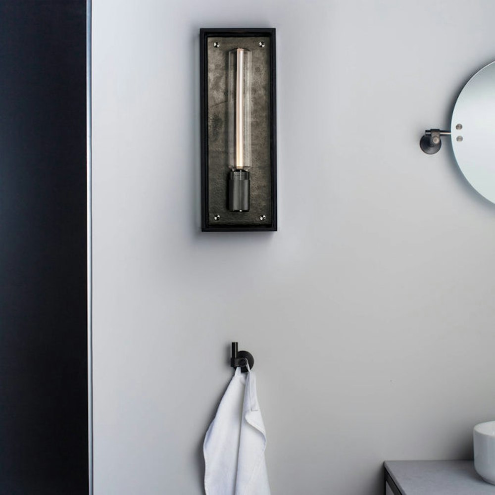 <p>IP44等級で、屋内外およびバスルームでの使用に適しており、多様な設置場所に対応可能。</p>