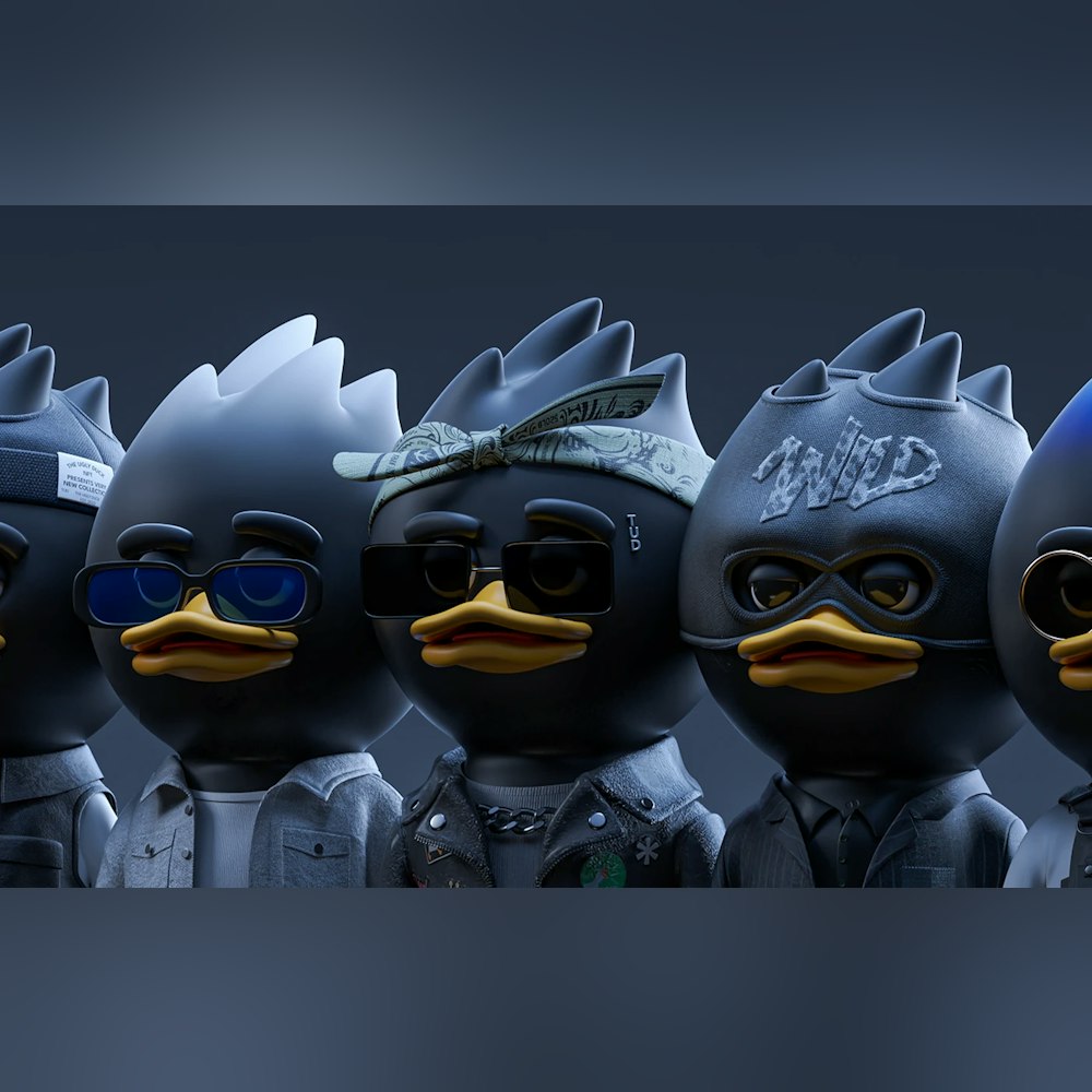 <p>「みにくいアヒルの子」を象徴するキャラクター。未完成や異質さを否定せず、成長や可能性を肯定する姿を表現。ブランドの根幹を成すコンセプト。</p>