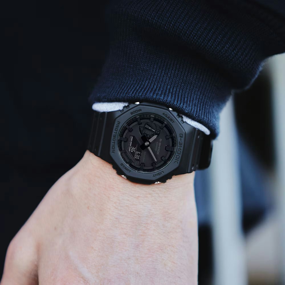 <p>ワールドタイム（48都市）、ストップウォッチ、タイマー、アラーム、ダブルLEDライトなどの多機能、バッテリー寿命約3年を搭載。</p>