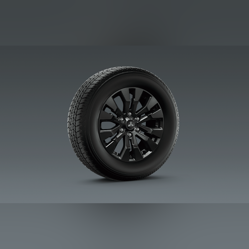 <p>ルーフレールや18インチアルミホイールなど、外装の要所をブラックで統一し、精悍なスタイリングを実現。</p>