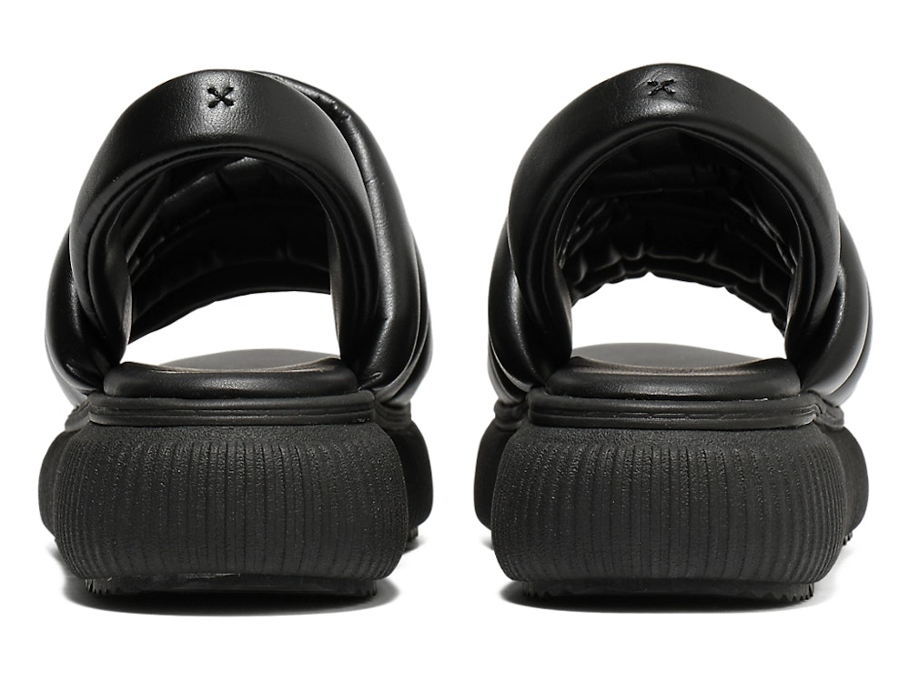 <p>軽量性とクッション性に優れたFF BLASTミッドソールを搭載。長時間の歩行でも快適な履き心地を提供。</p>