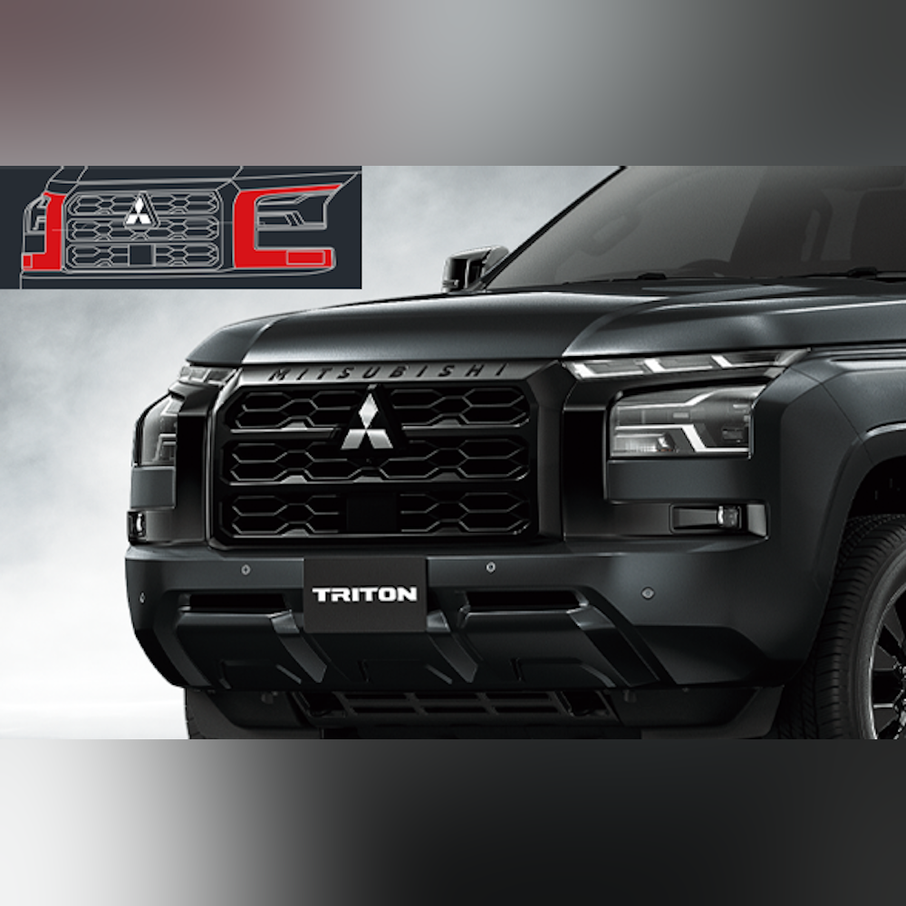 <p>フロントバンパーガーニッシュやフォグランプベゼルなど、各部をブラックメタリックで仕上げ、力強い印象を演出。</p>