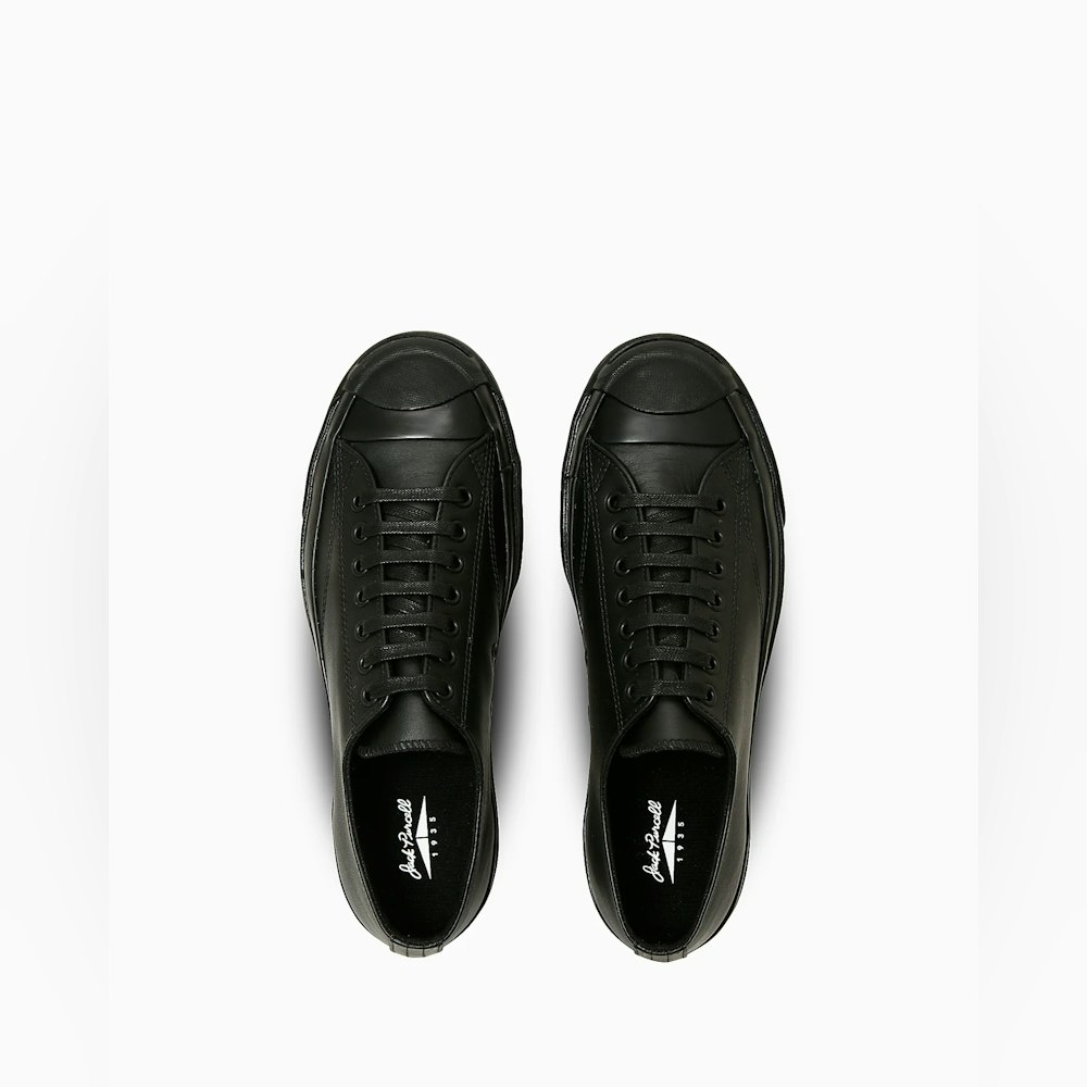 <p>アッパーは上質レザー、裏地はレザーライニング。踵には13mmのPUウェッジヒール付きで、歩行時の衝撃を軽減。Ortholite®インソール&ファイバーシャンクで長時間の使用でも疲れにくい構造。</p>