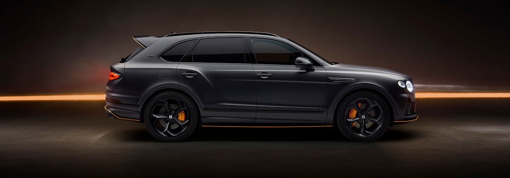 <p>高速道路の合流や追い越しを余裕を持って行える加速性能（0–100 km/h加速4.4–4.5秒、最高速290 km/h）。長距離移動も一度の給油でこなせる実用性（WLTP航続距離約654 km、CO₂排出量296 g/km）。</p>