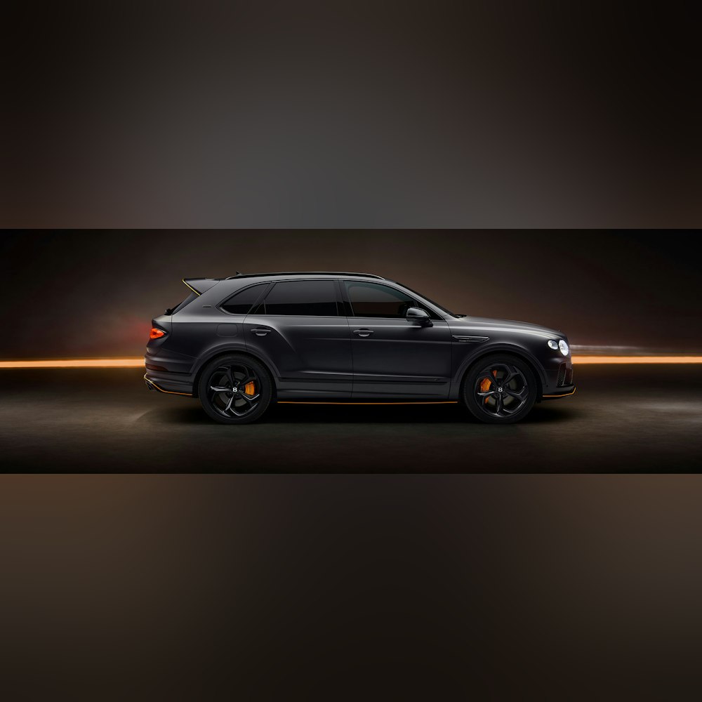 <p>高速道路の合流や追い越しを余裕を持って行える加速性能(0–100 km/h加速4.4–4.5秒、最高速290 km/h)。長距離移動も一度の給油でこなせる実用性(WLTP航続距離約654 km、CO₂排出量296 g/km)。</p>