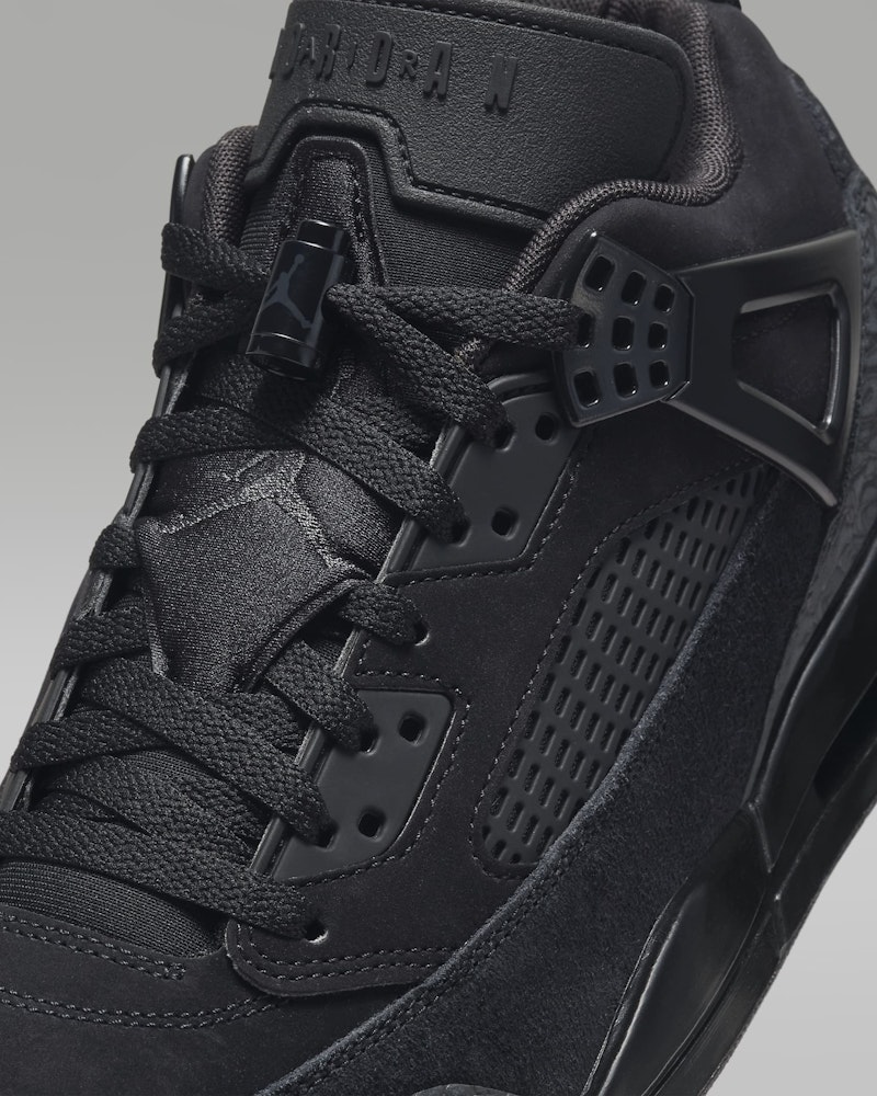 <p>ソリッドラバーのアウトソールが耐久性とトラクションを提供し、さまざまな路面での安定した歩行をサポート。</p>