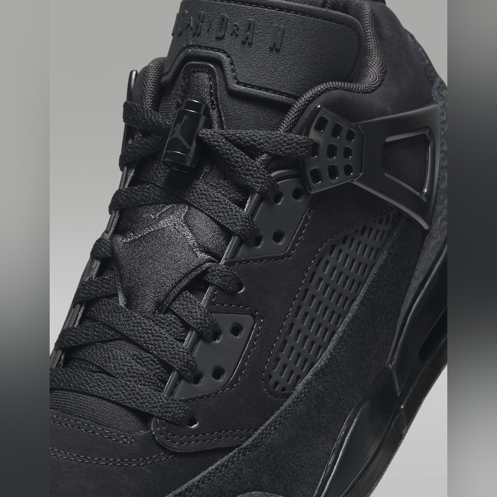 <p>ソリッドラバーのアウトソールが耐久性とトラクションを提供し、さまざまな路面での安定した歩行をサポート。</p>