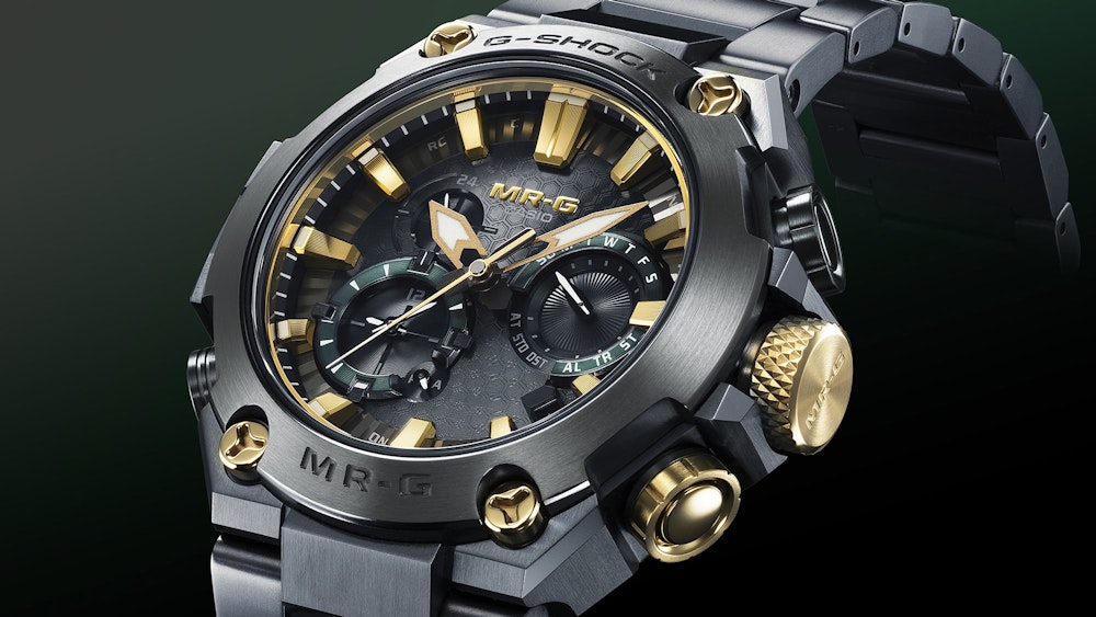 <p>深層硬化処理とグリーンDLCコーティングを施したチタン外装が、日常の傷や摩耗から本体を守る。毎日の着用でも美しさを保ちやすい設計。</p>