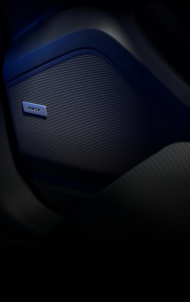 <p>14のアンプチャンネルを備えたボーズ®サウンドシステム。<br>合計出力710W、独立したサブウーファーを含む14個のスピーカーにより、バランスのとれた原音に忠実な音響を実現。</p>