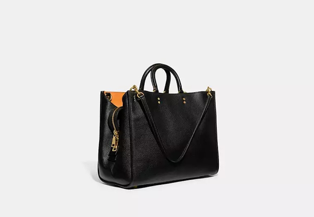 <p>リスポンシブル レザーを使用したローグ 39は、環境に配慮した素材選びが特徴。サステナブルなファッションを求める方に最適。</p>