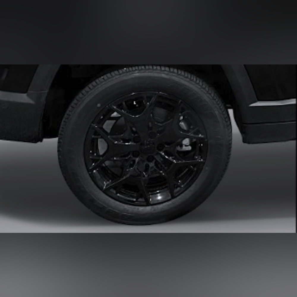 <p>オフロード走行に適したデパーチャーアングルと台形ホイールアーチを備え、未舗装路でも安定した走行性能を発揮。</p>