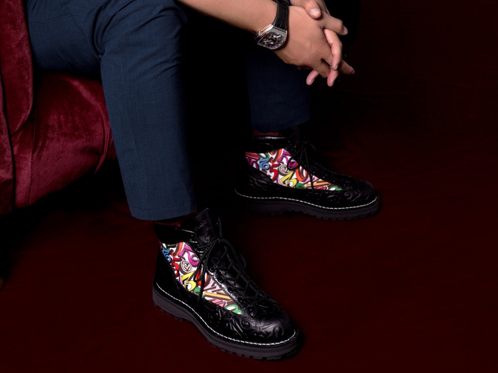 <p>防水透湿素材 GORE-TEX メンブレンを内部に搭載。あらゆる天候で足を湿気・水から守る仕様。ソールには VIBRAM 社と共同開発した Traction Cascade を使用。滑り・地形対応力を強化。</p>