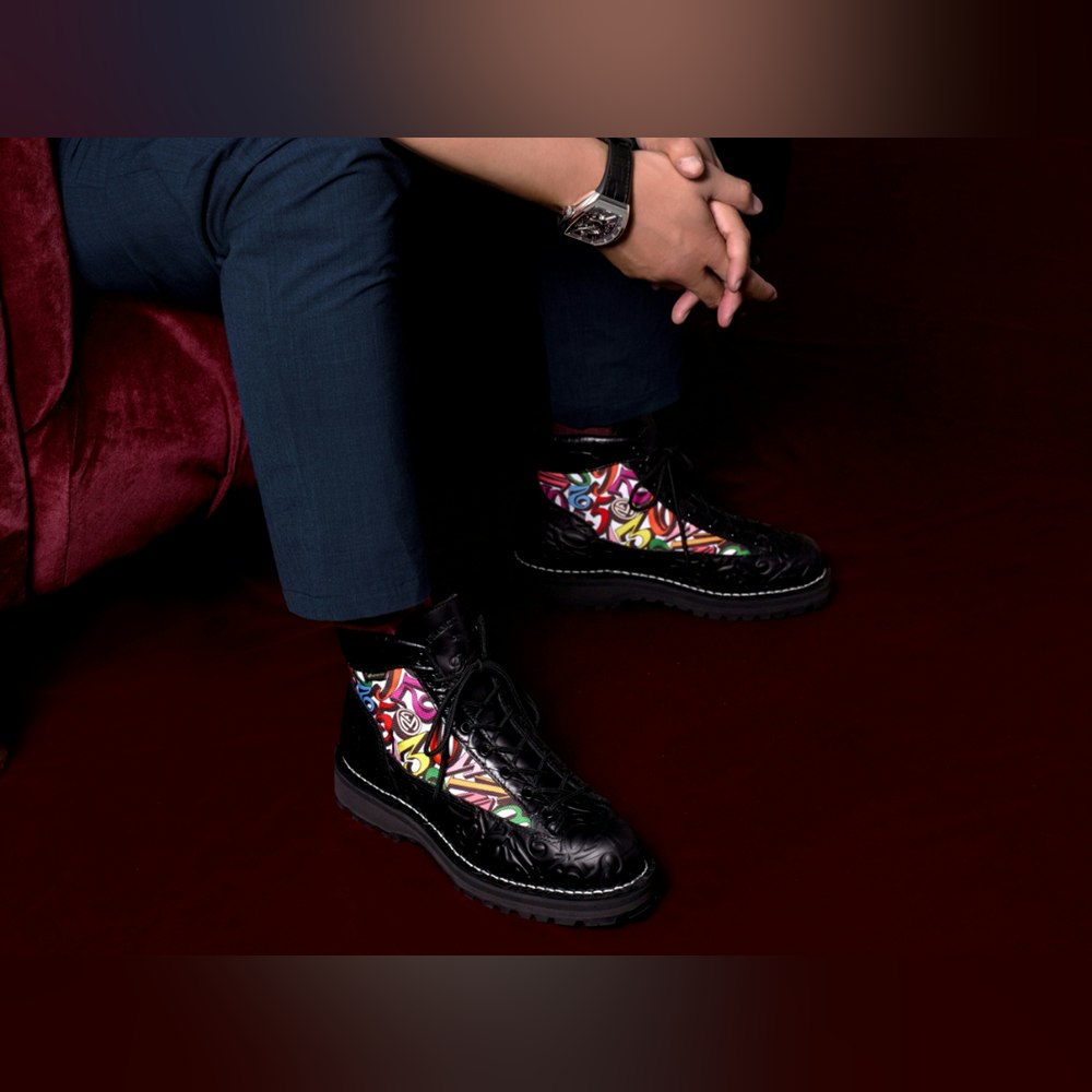 <p>防水透湿素材 GORE-TEX メンブレンを内部に搭載。あらゆる天候で足を湿気・水から守る仕様。ソールには VIBRAM 社と共同開発した Traction Cascade を使用。滑り・地形対応力を強化。</p>