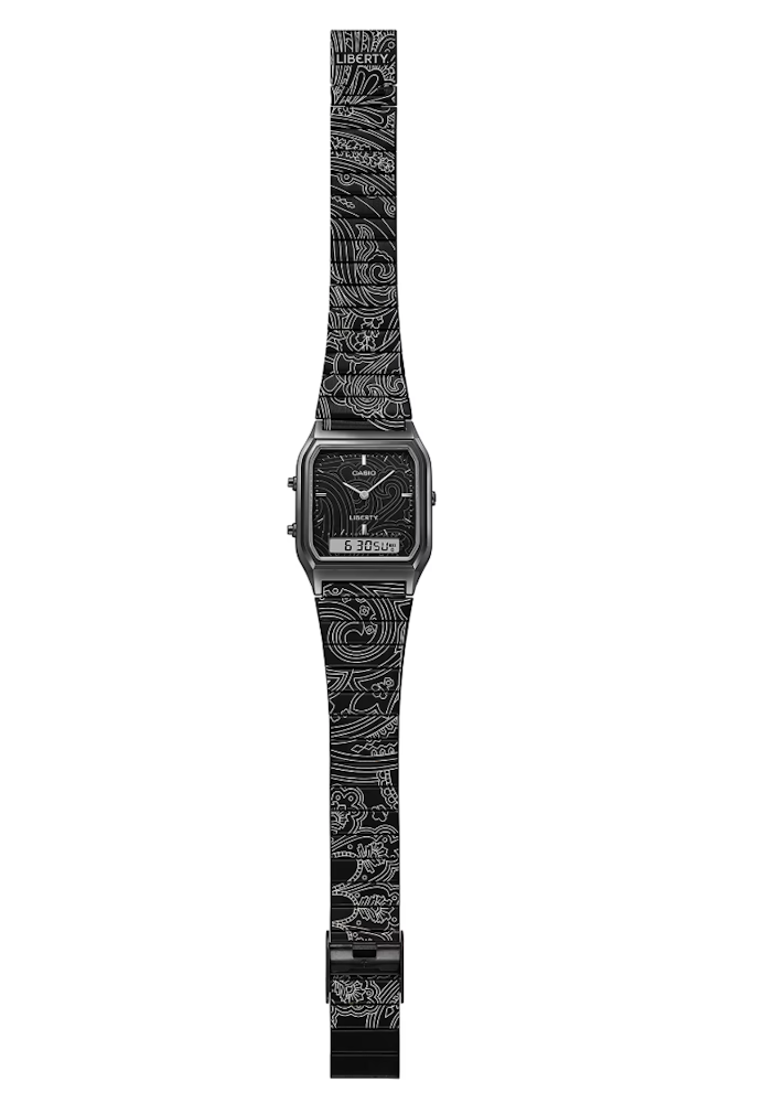 <p>バンドと文字板にレーザー刻印で表現されたペイズリー柄を採用。個性的なデザインが手元を彩る。ガンメタリックケースとブラックバンドの組み合わせ。</p>