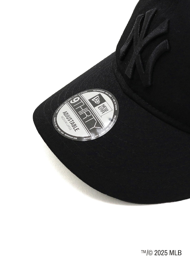 <p>NEW ERAの9THIRTY™モデルに、ヨウジヤマモト社のウールギャバジン生地を採用。上質な艶と風合いが特徴。</p>