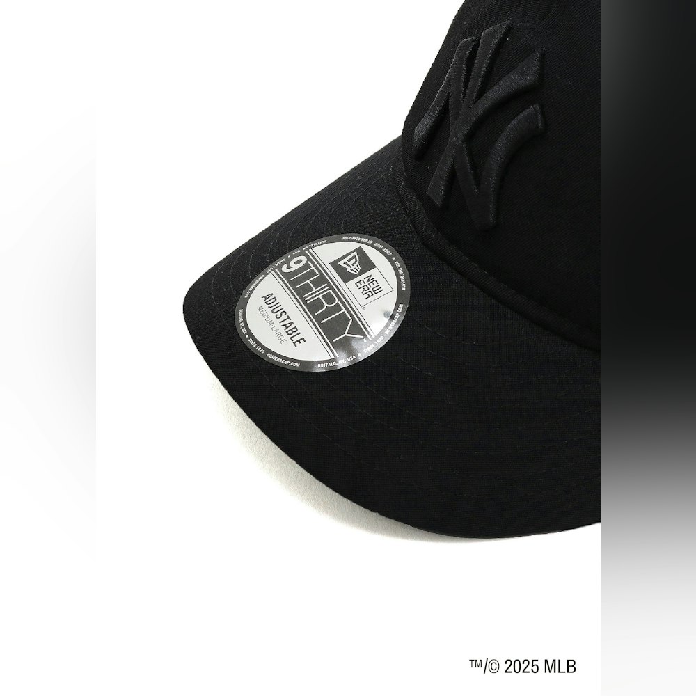 <p>NEW ERAの9THIRTY™モデルに、ヨウジヤマモト社のウールギャバジン生地を採用。上質な艶と風合いが特徴。</p>