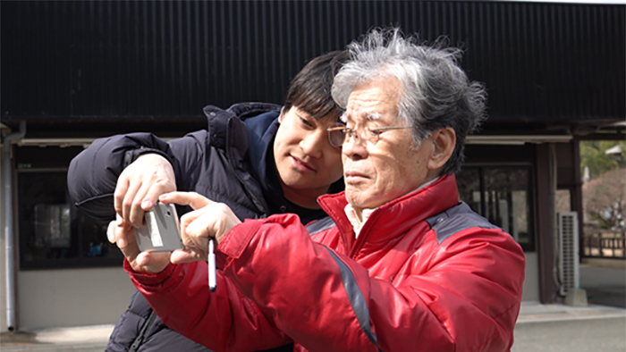 CaNoW_015_初めてのスマホ撮影にチャレンジする守屋さん