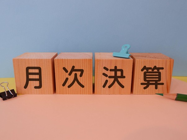 月次決算早期化のメリットとは？遅れる理由や経理DXの進め方を徹底解説