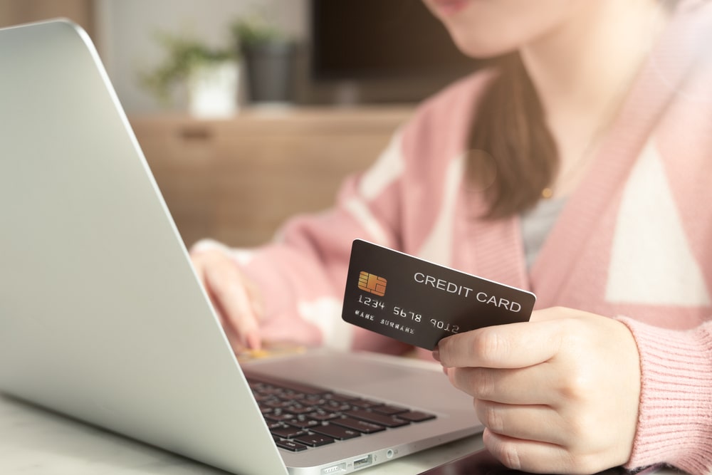 生命保険料をクレジットカード払いするメリットと注意点