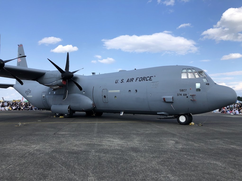 C-130 Hercules 左側面