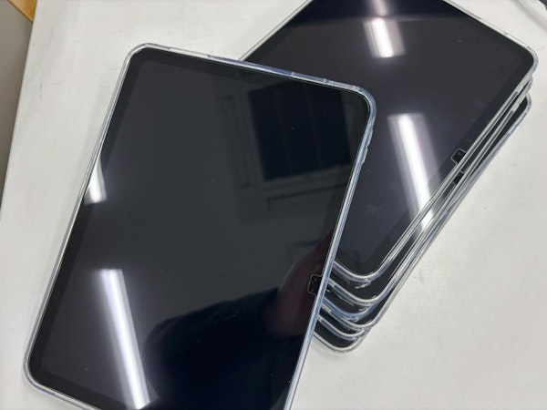 キッティング中の複数のiPad