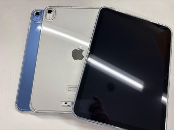 キッティング中の3色のiPad