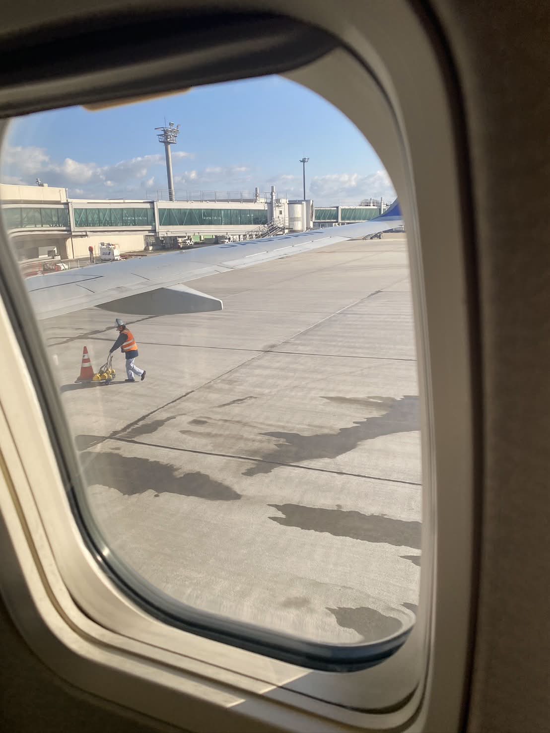 飛行機の窓からの写真