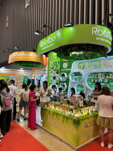 [Photo: Exhibition venue]