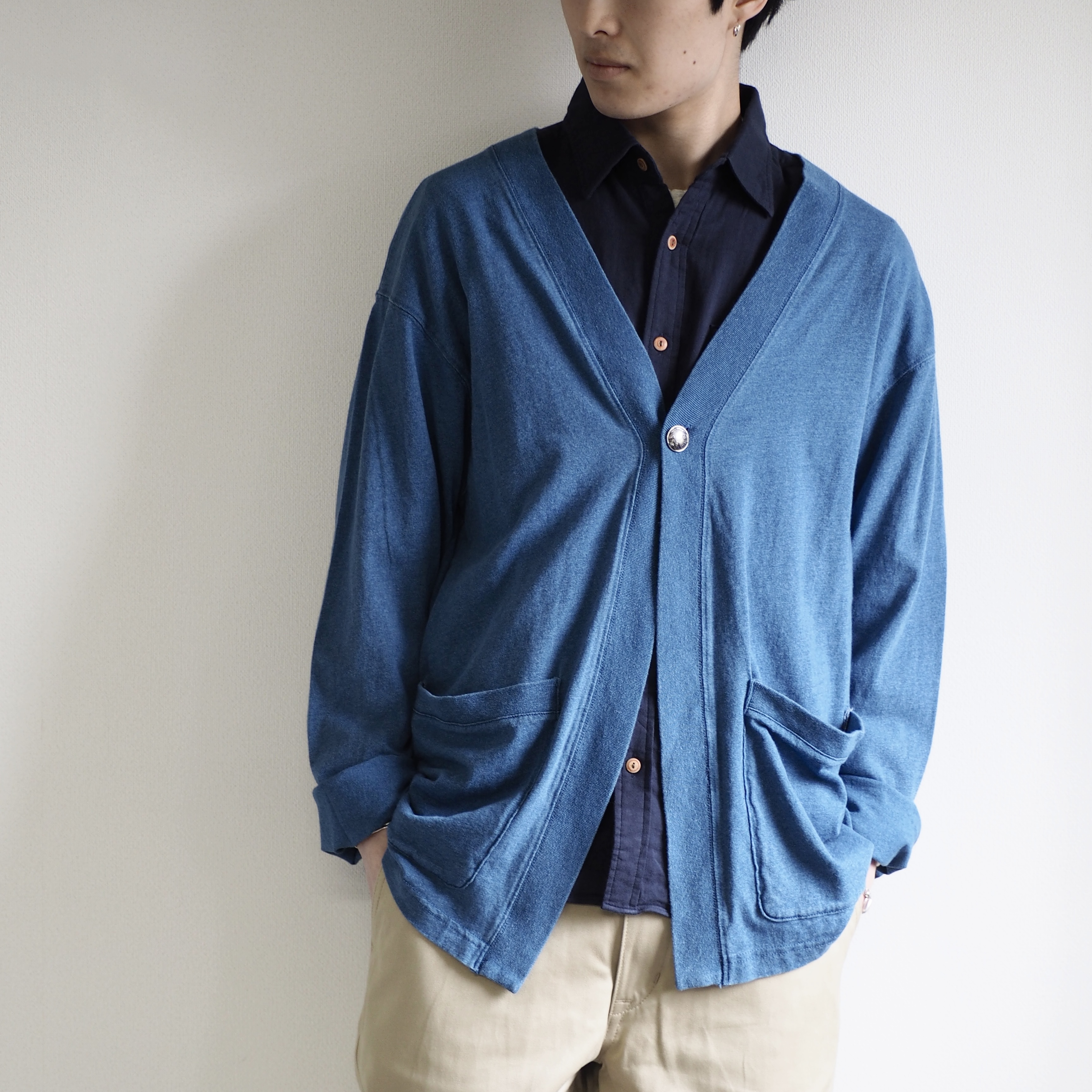 海が似合う【BLUEPORT × BARNS】のインディゴカーディガン | HEATH JOURNAL