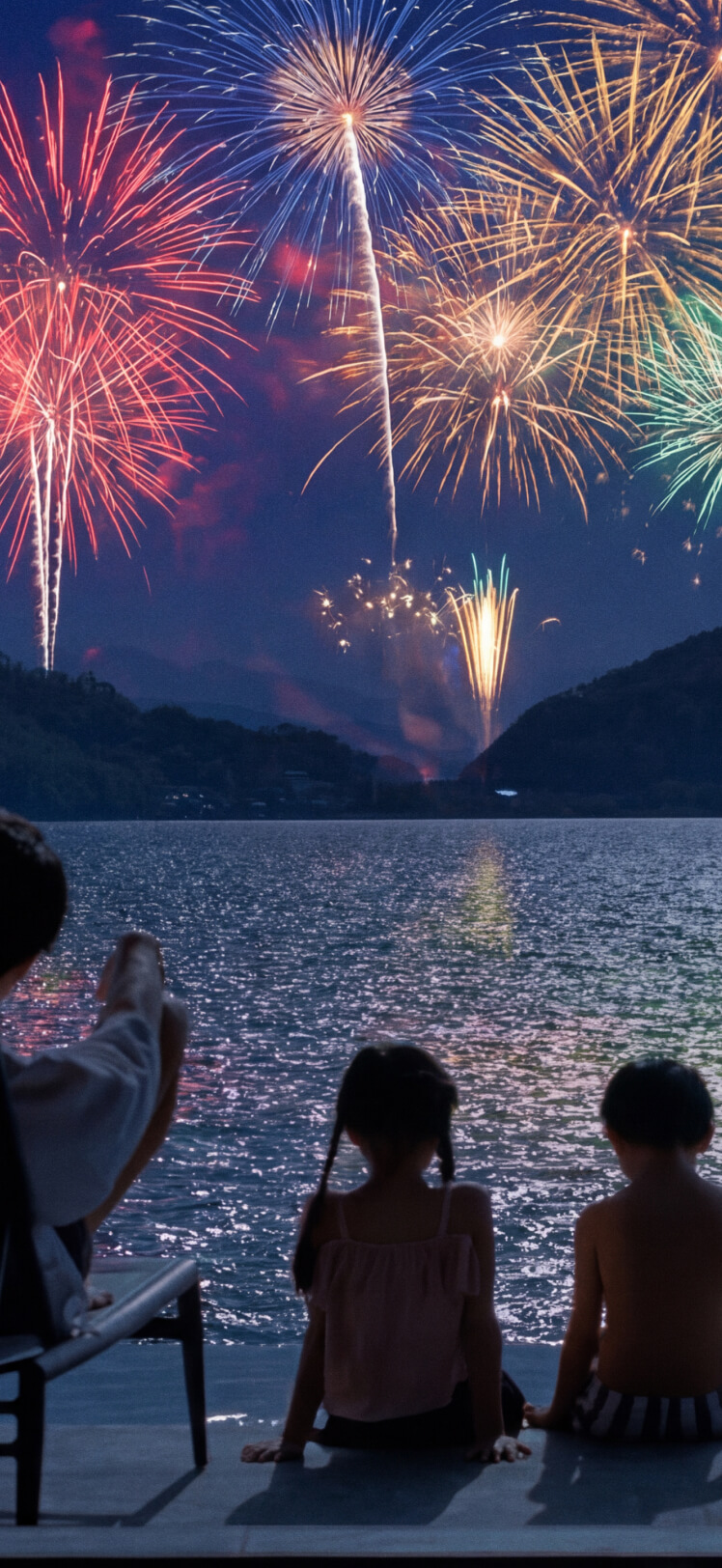 【小豆島町20周年記念】
夜空に花火とドローンが彩る16日間をあなただけの特等席で