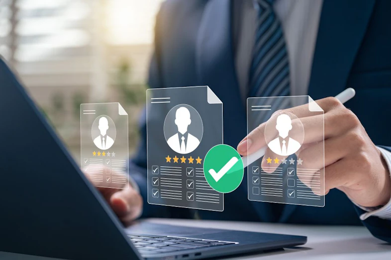 副業で「評価される人」になるには？注目されるポイントや実践方法を解説