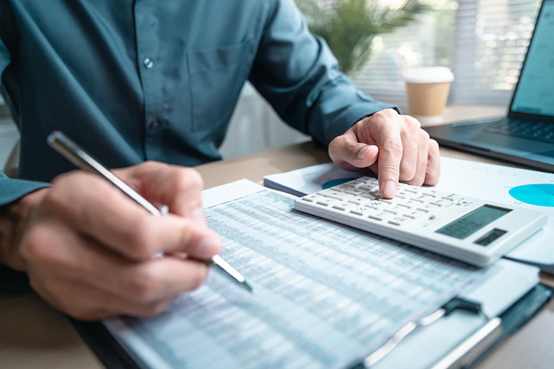 経理の経験を活かせる副業は?おすすめの副業や案件獲得方法・注意点を徹底解説
