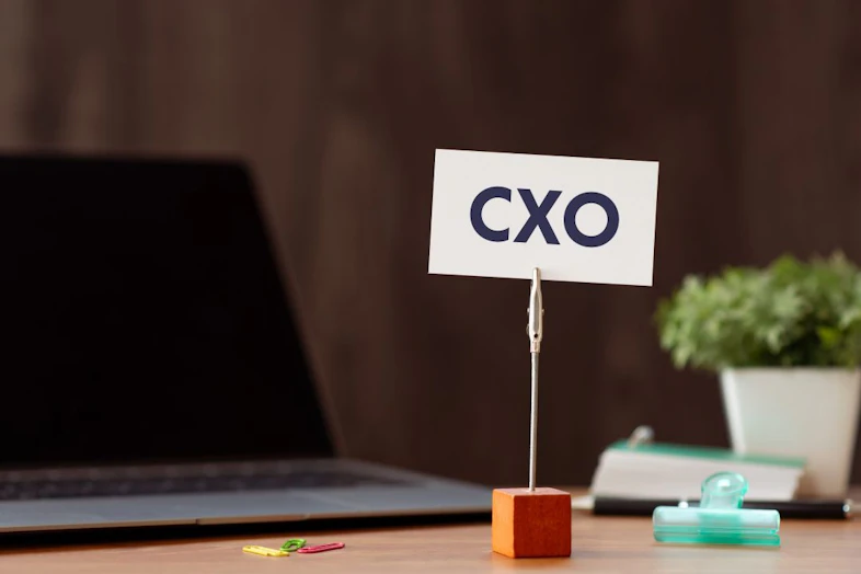CxOとは?副業CxOの仕事内容・案件例・始め方を解説