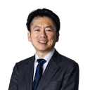 源田 泰之氏
