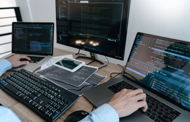 Laravelを扱うエンジニアの年収相場は?年収を上げる5つの方法についても解説