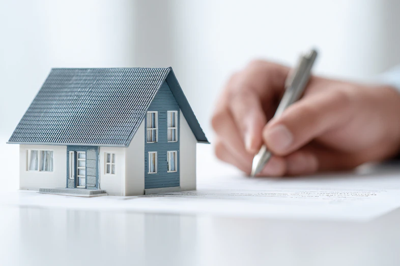 【宅建士監修】宅建士資格を活かせる副業のおすすめ6選!案件の探し方や注意点を解説