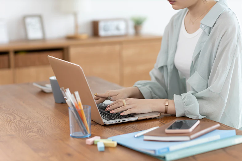 【職種別】パソコンでできる副業17選!案件を受けるときの注意点についても解説