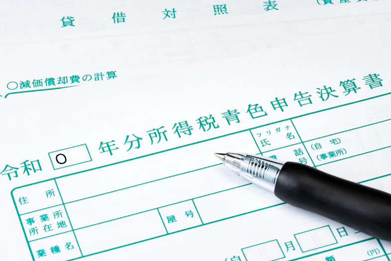 【税理士監修】副業でも青色申告できる?条件やメリット・デメリットをわかりやすく解説