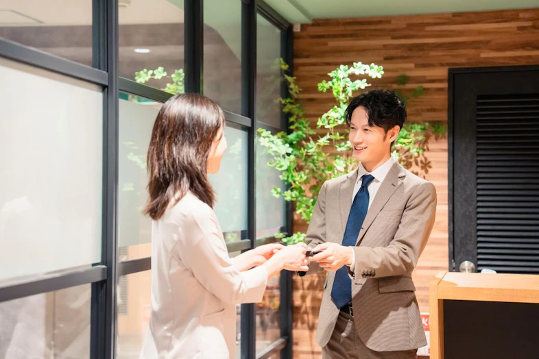 フリーランスに名刺は必要?案件獲得につながる作成方法・記載項目・デザインを解説