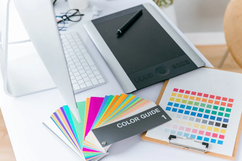 Webデザイナーの副業について徹底解説|現実や案件獲得方法を紹介