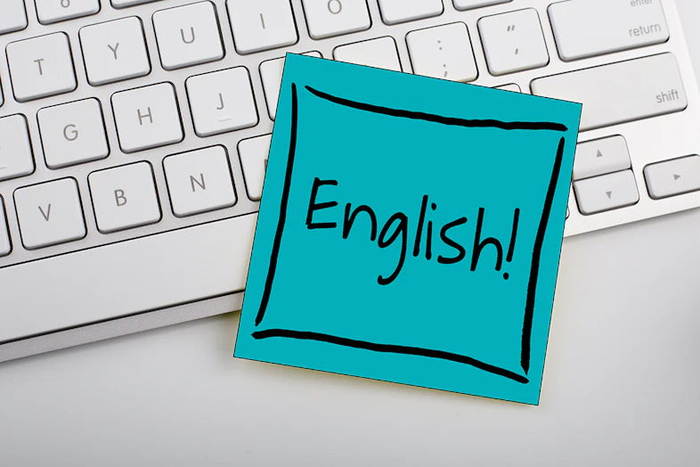 英語力を活かせる副業とは?案件の探し方や収入を高めるポイントも解説