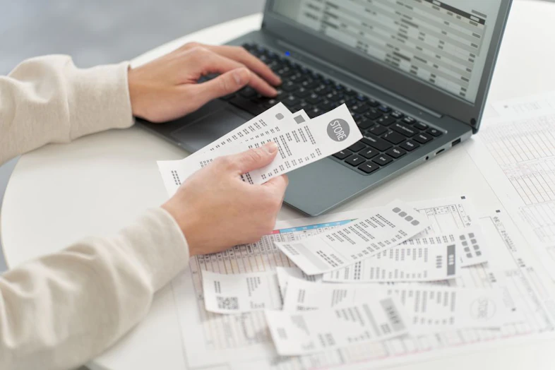 【税理士監修】副業の必要経費はどこまで可能?計上できるもの・できないものを一覧で解説