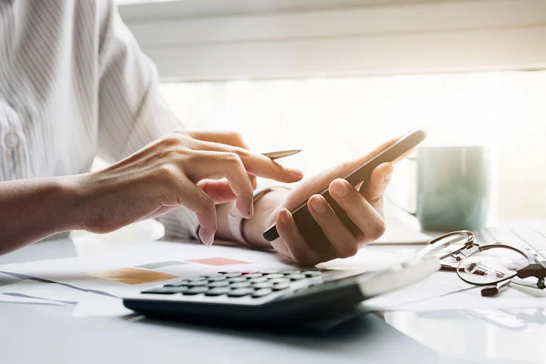 副業が事業所得になるケースとは?雑所得との違いや判断基準まで解説