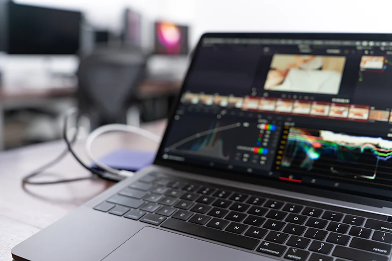 動画編集の副業の将来性は?始め方と動画編集の副業案件例を紹介