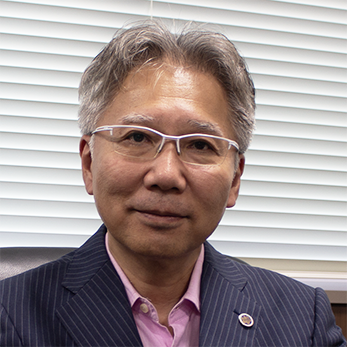 副学長（産学連携担当）・国際産学連携本部長　中内 靖
